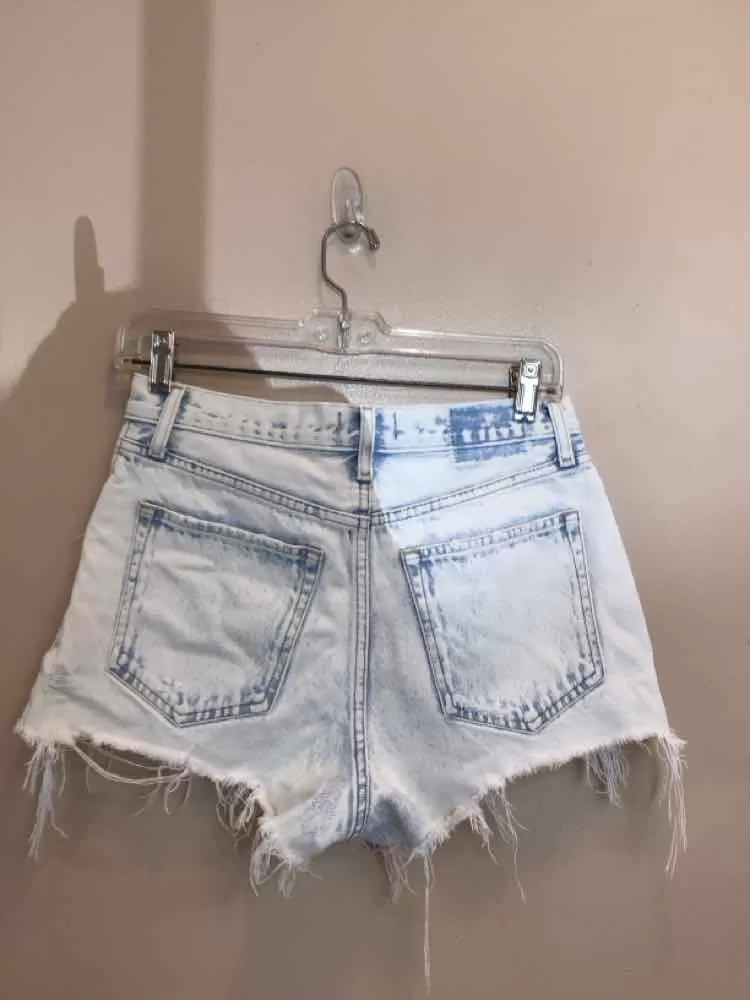 ABERCROMBIE & FITCH SIZE 4 Ladies SHORTS