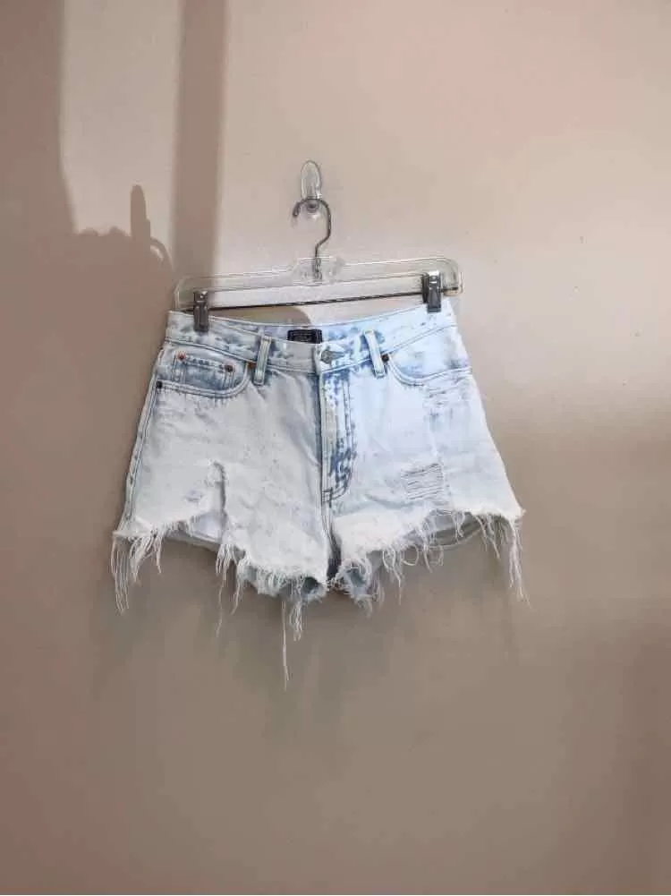 ABERCROMBIE & FITCH SIZE 4 Ladies SHORTS