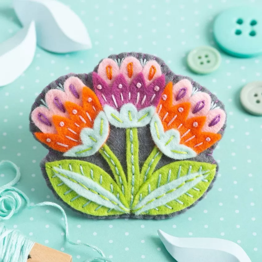 Hawthorn Handmade - Marianne Flower Brooch Felt Craft Kit