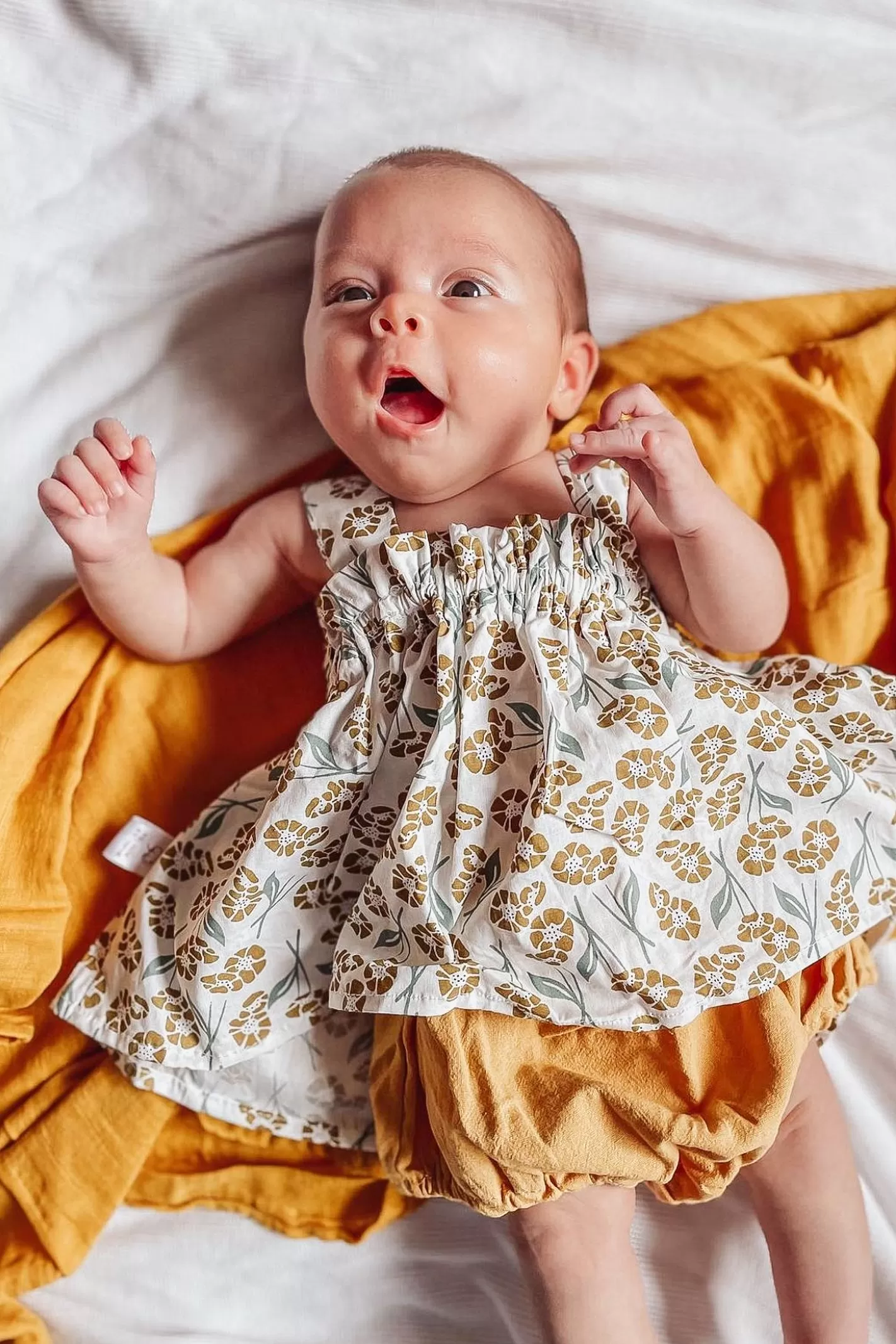 MULTI-USE MUSLIN SWADDLE / MUSTARD