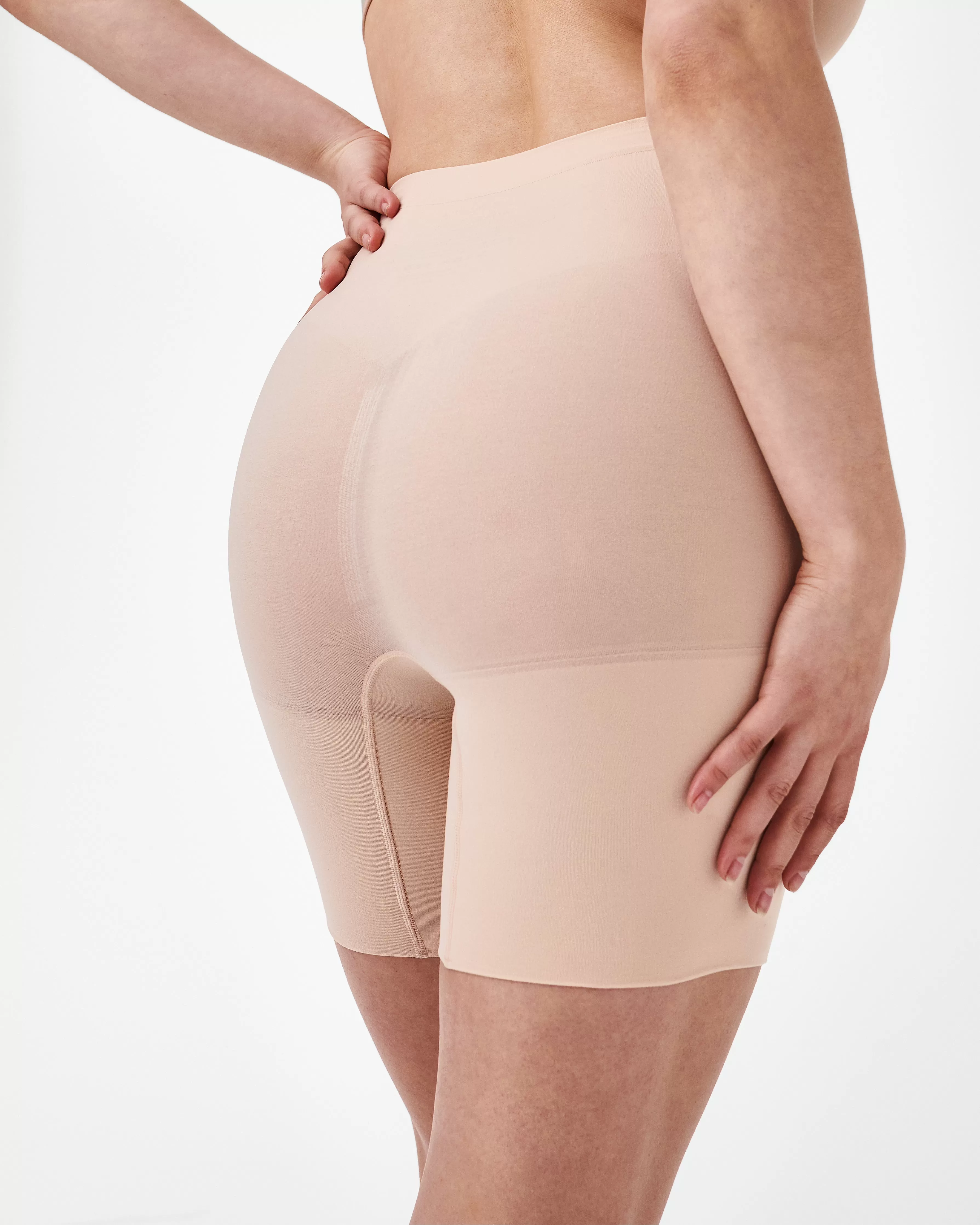 SPANXsculpt™ Seamless Power Mid-Thigh Short