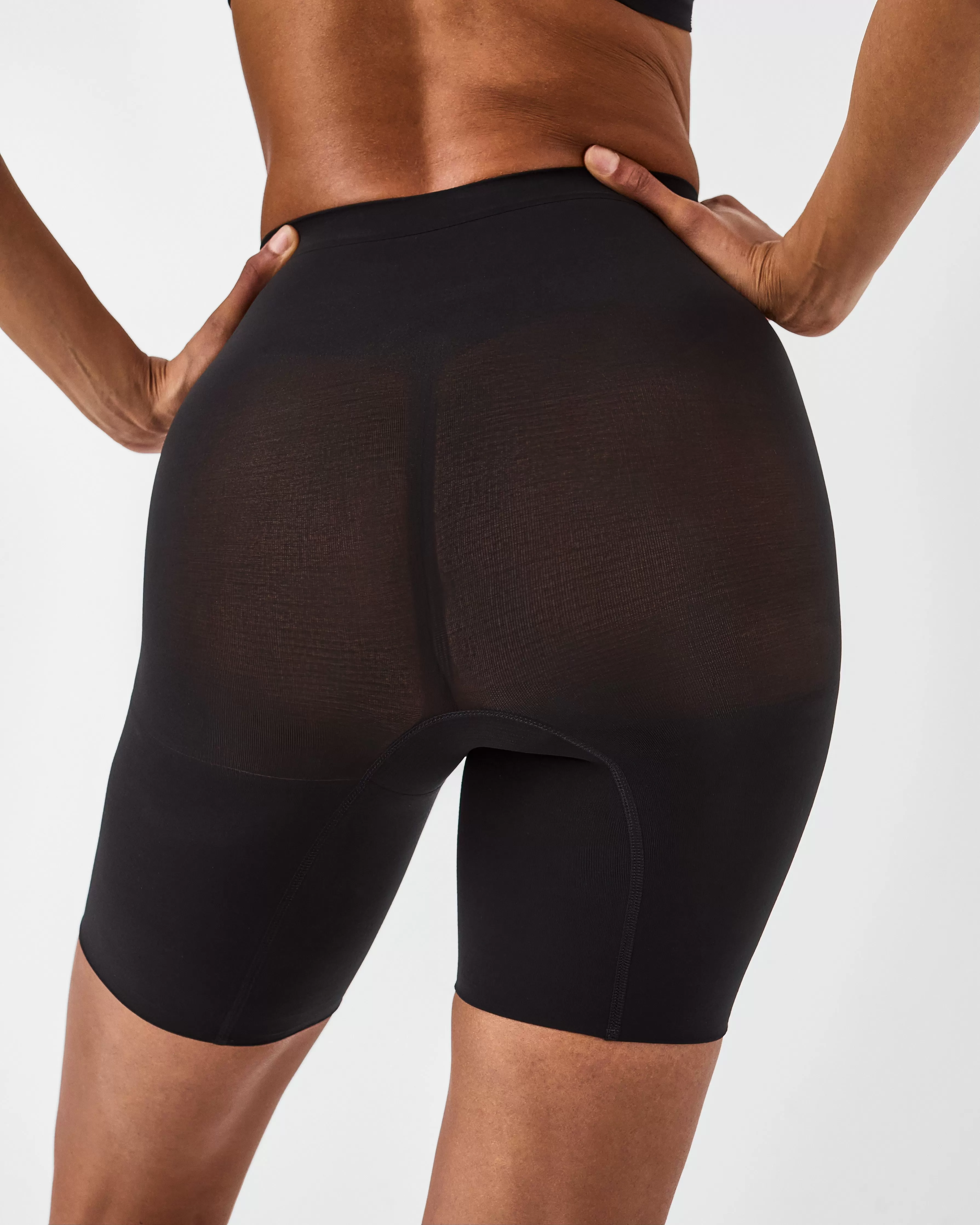 SPANXsculpt™ Seamless Power Mid-Thigh Short