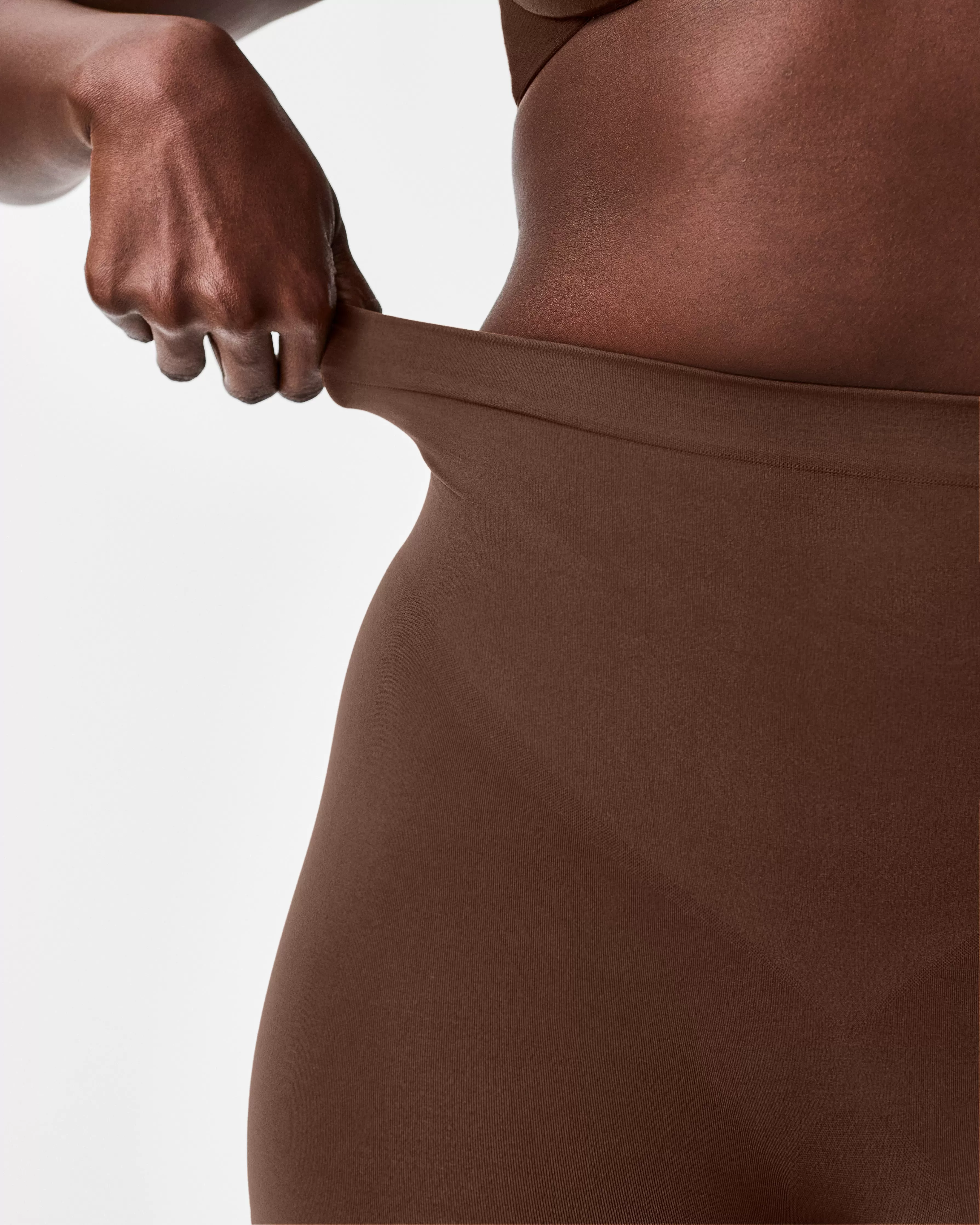 SPANXsculpt™ Seamless Power Mid-Thigh Short