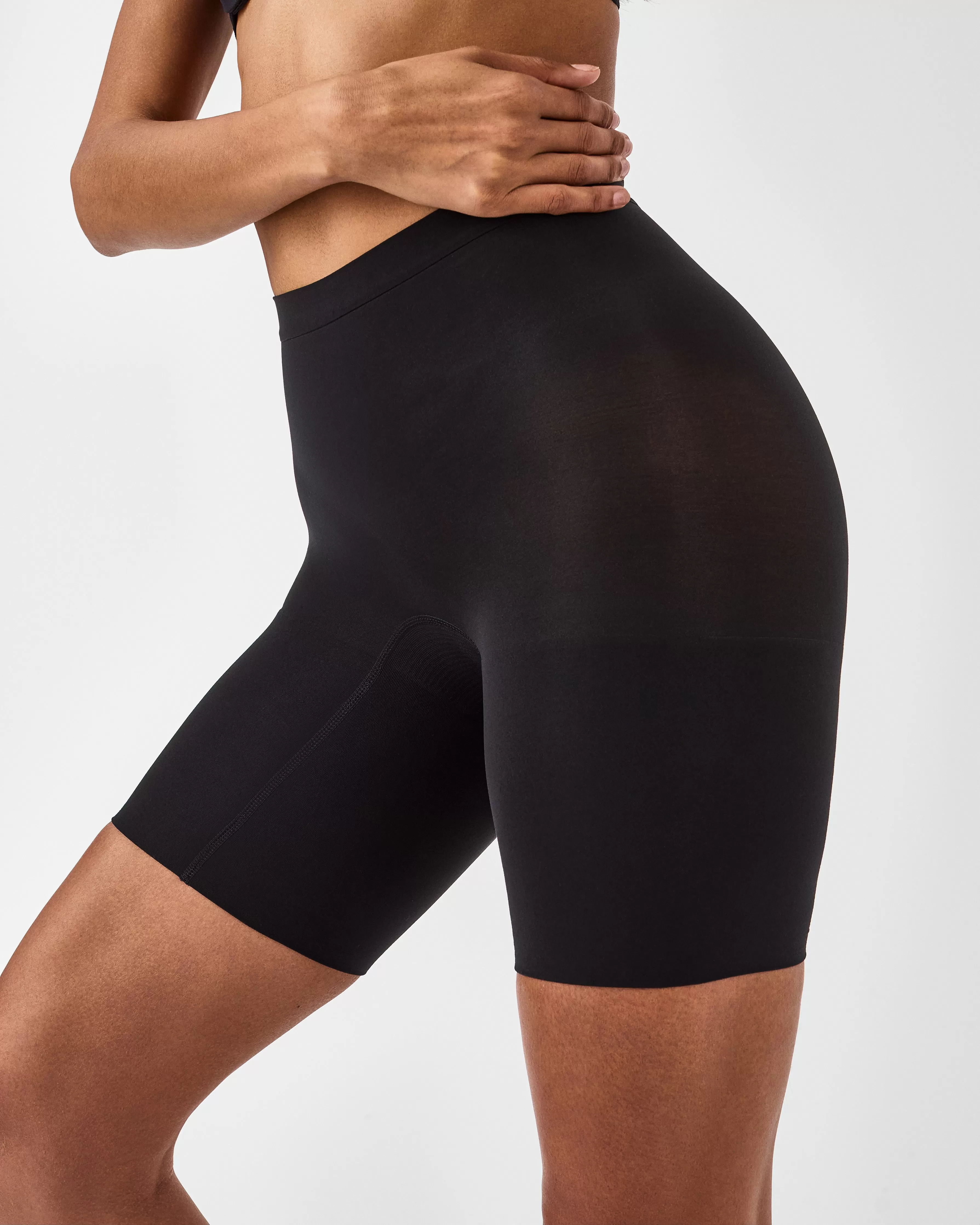 SPANXsculpt™ Seamless Power Mid-Thigh Short