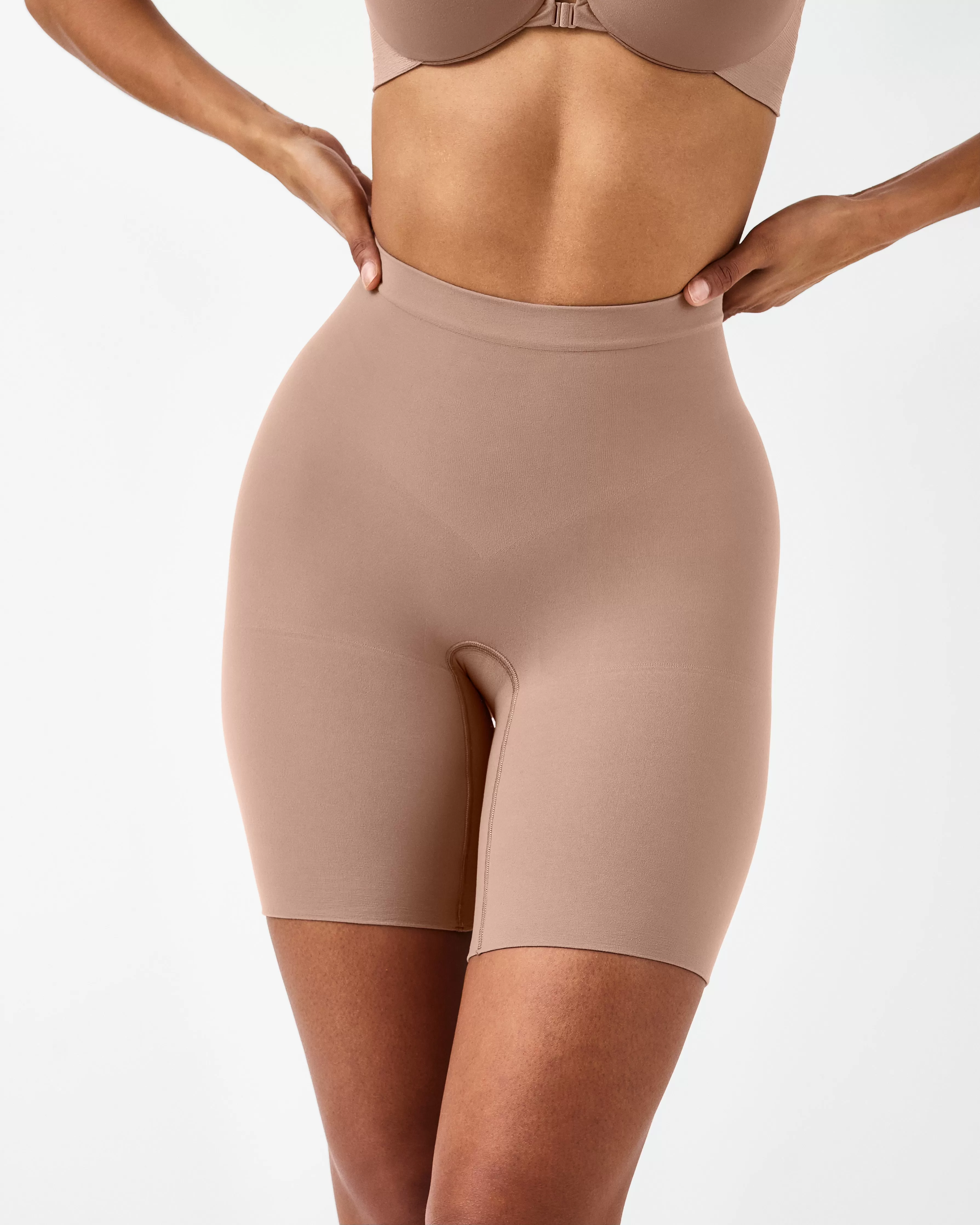 SPANXsculpt™ Seamless Power Mid-Thigh Short