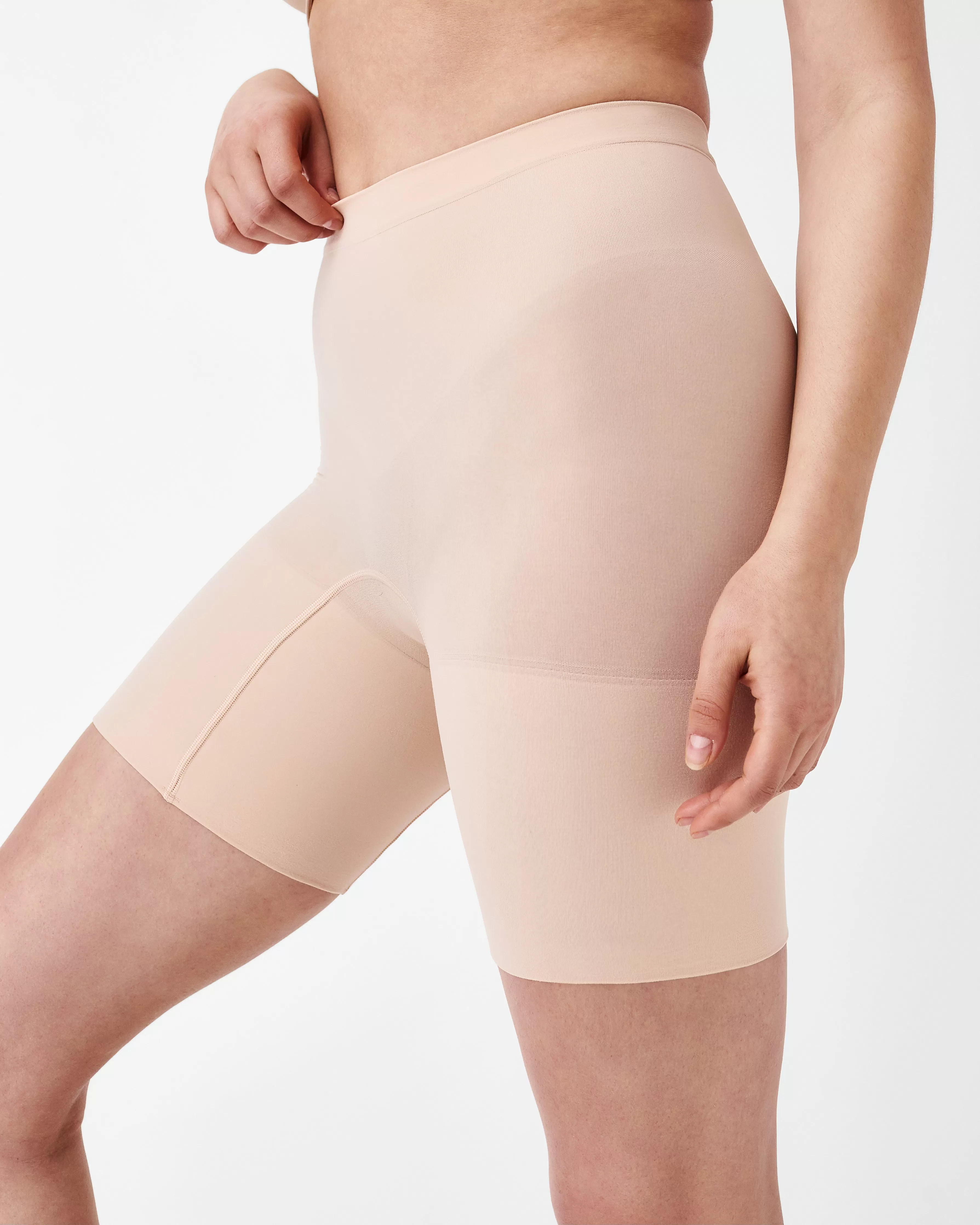 SPANXsculpt™ Seamless Power Mid-Thigh Short