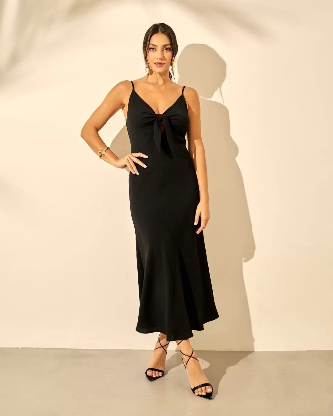 VESTIDO CLUDIA OLIVEIRA PRETO GINA CREPE AMARRAO